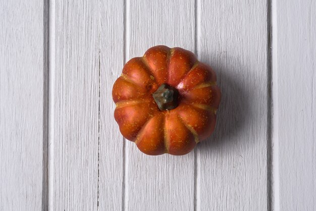 Photo halloween pumpkins on wooden floor background