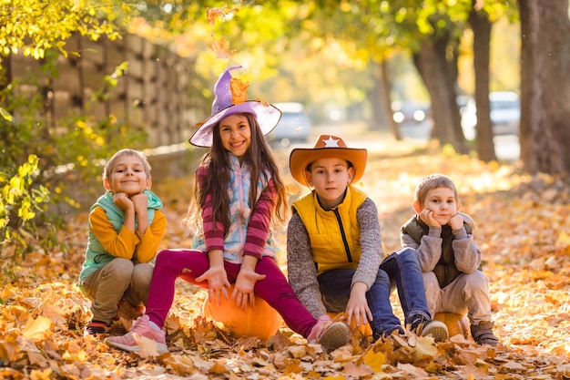 子供のためのハロウィーンと感謝祭の時間の楽しみ