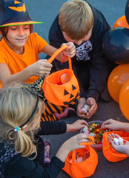 Foto halloween-vakantie, kind in kostuum. selectieve aandacht. kind.