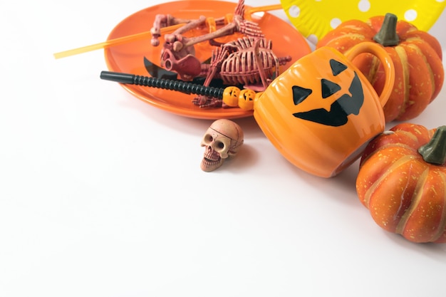 Halloween-vakantiediner met schedel en prop-verkleiningsoranje voor kinderen, bovenaanzicht