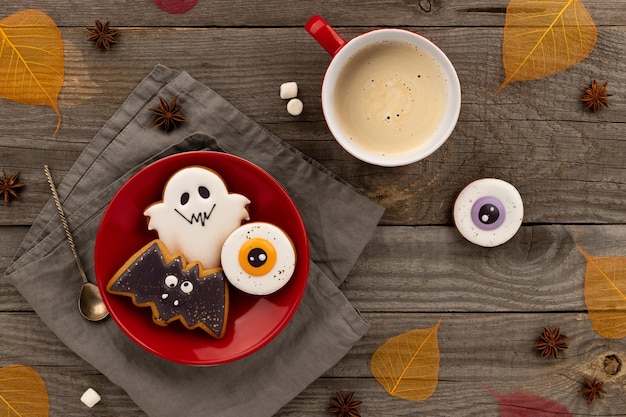 Halloween zelfgemaakte dessert op rustieke houten tafel