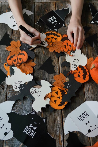 Foto decorazione di halloween ghirlanda e ghirlanda per la celebrazione preparazione a casa per halloween