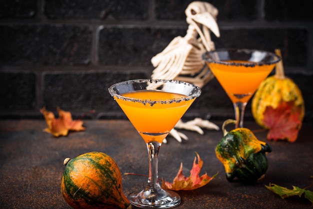 Halloweens drinken pompoen martini cocktail