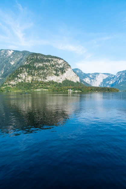 写真 オーストリアアルプスのhallstatter湖