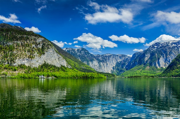 Hallstatter zie bergmeer in oostenrijk