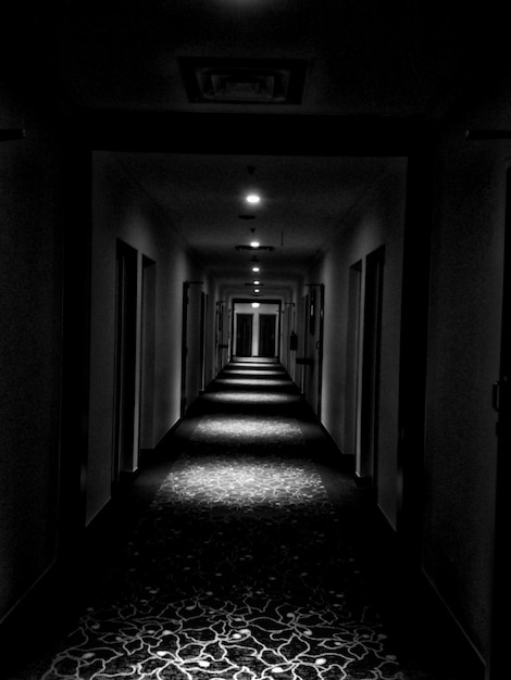 Photo hallway leading towards door