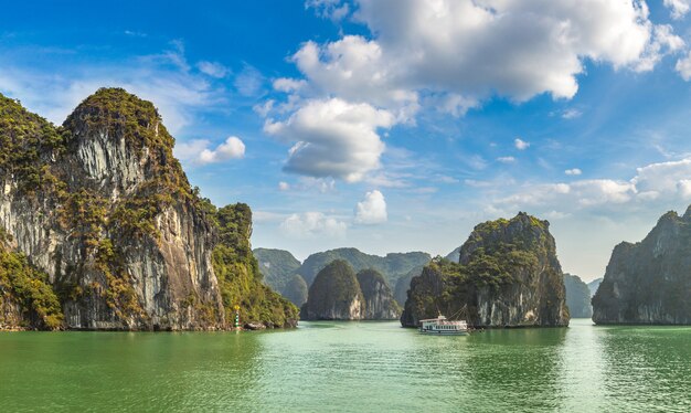 Halon bay, vietnam