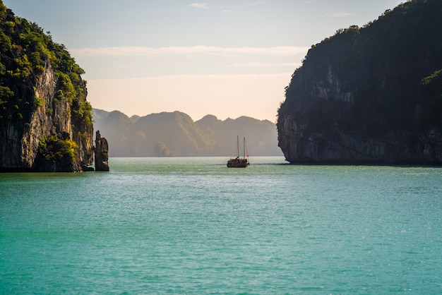 Halong bay, vietnam