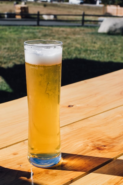 halve liter bier in een vreemd glas