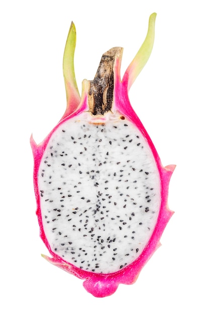 Halve weergave dragon fruit geïsoleerd op een witte achtergrond met uitknippad