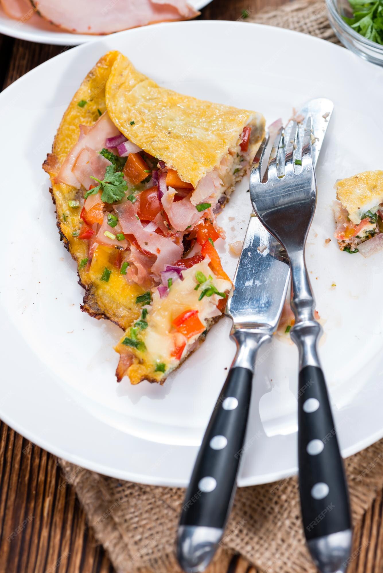 Premium Photo | Ham and cheese omelette