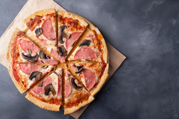 Ham En Champignons Pizza