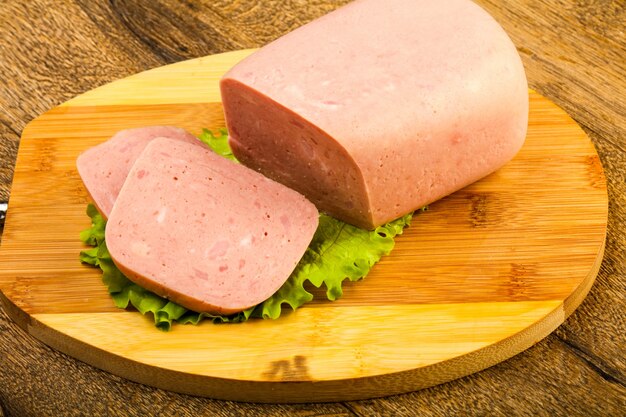 Ham over salad leaves