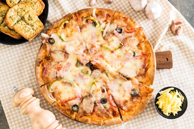 ham and sausage pizza