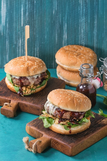 Hamburgers Met Rundvlees En Spinazie