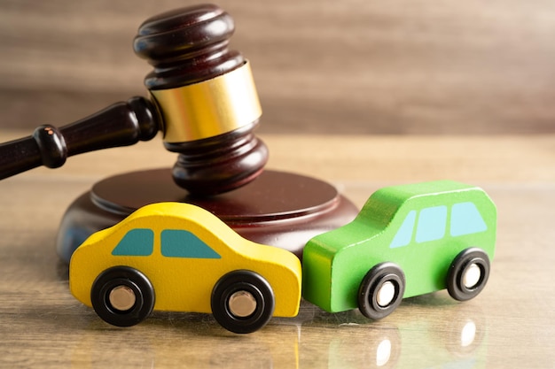 Hamerhamerrechter met auto-ongevallenverzekeringsdekking claim rechtszaak rechtszaak