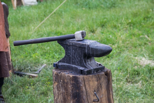 Photo hammer and anvil used by a blacksmith. isolated on white, with clipping path.