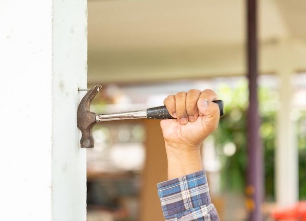 Hammer remove nails