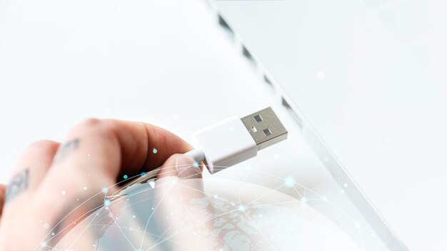 Ручное подключение USB-кабеля к ноутбуку