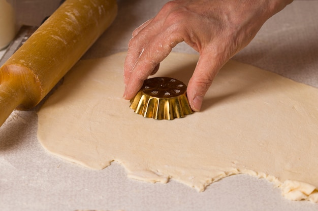 hand cutting dough