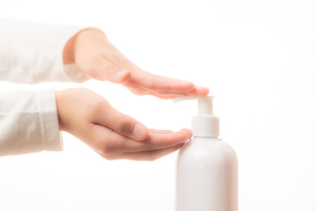 Disinfezione delle mani con gel alcolicoxa