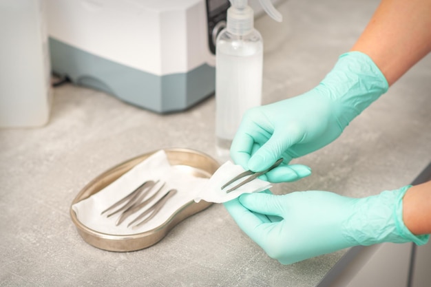 Hand disinfects tweezers with cleaning systems for medical instruments Ultrasonic cleaner