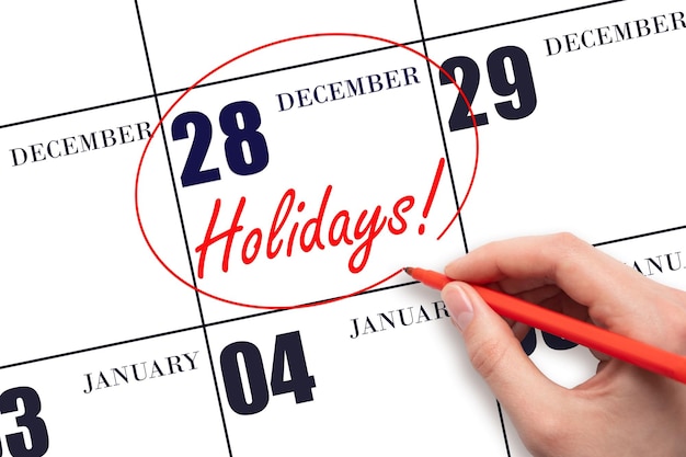 손으로 빨간색 원을 그리고 달력 날짜 12월 28일에 휴일이라는 텍스트를 작성합니다. 중요한 날짜