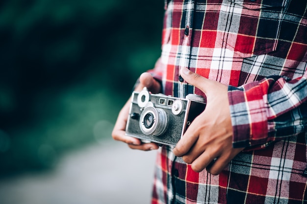 Hand en camera en reizen