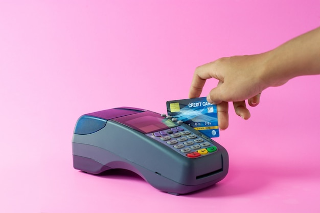 Hand- en creditcardfoto's voor online bedrijven. Wettelijke aansprakelijkheid