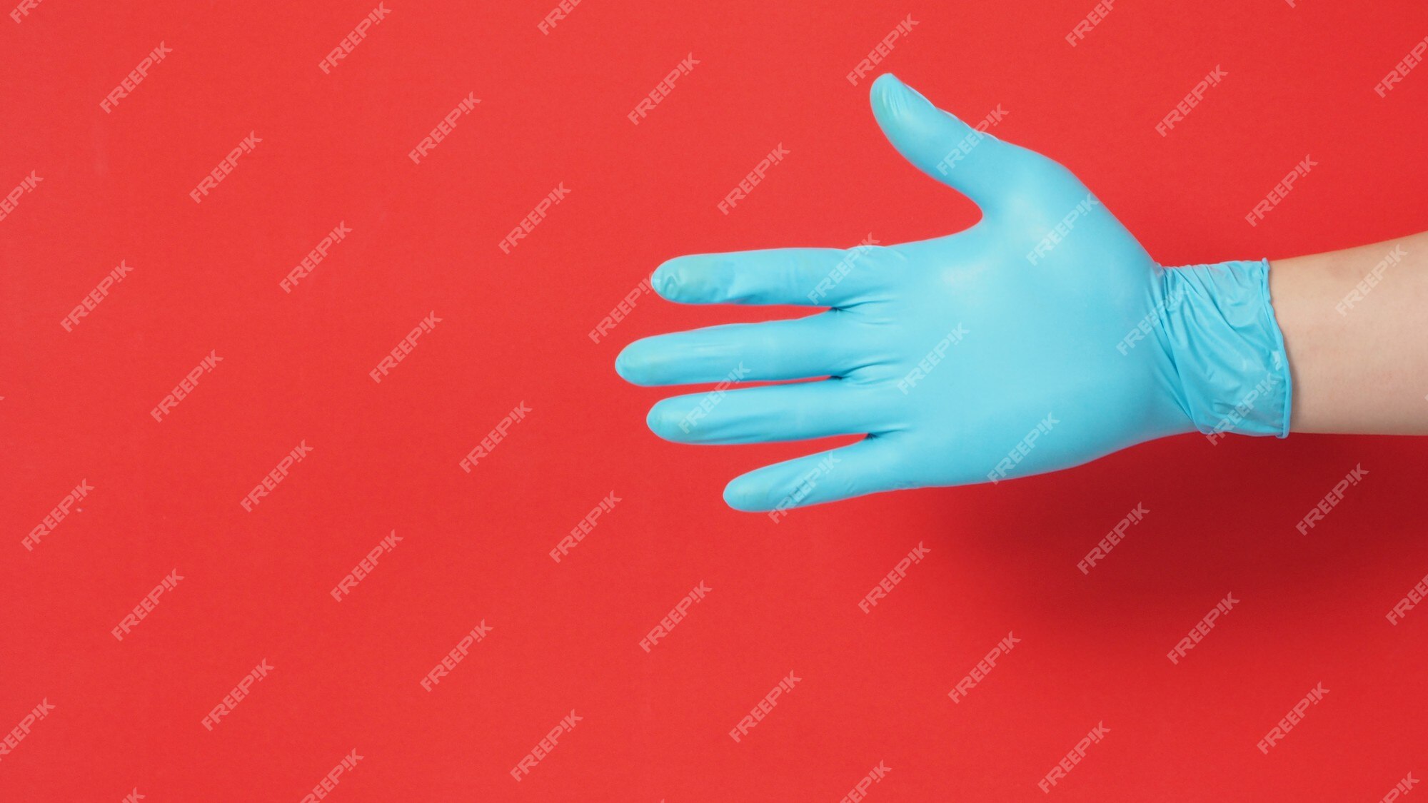 ingeniørarbejde vokal Møntvask Premium Photo | Hand fit with natural latex gloves or surgical glove on red  background.