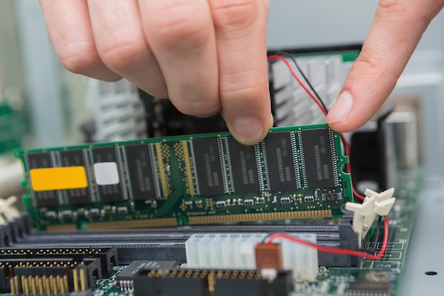 Hand fixing ram