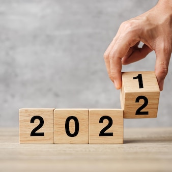 Blocco di lancio manuale dal 2021 al 2022 testo sul tavolo. risoluzione, strategia, piano, obiettivo, motivazione, riavvio, affari e concetti di vacanza di capodanno
