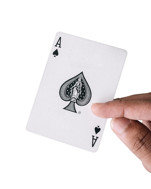 Photo a hand holding a ace of spades playing card