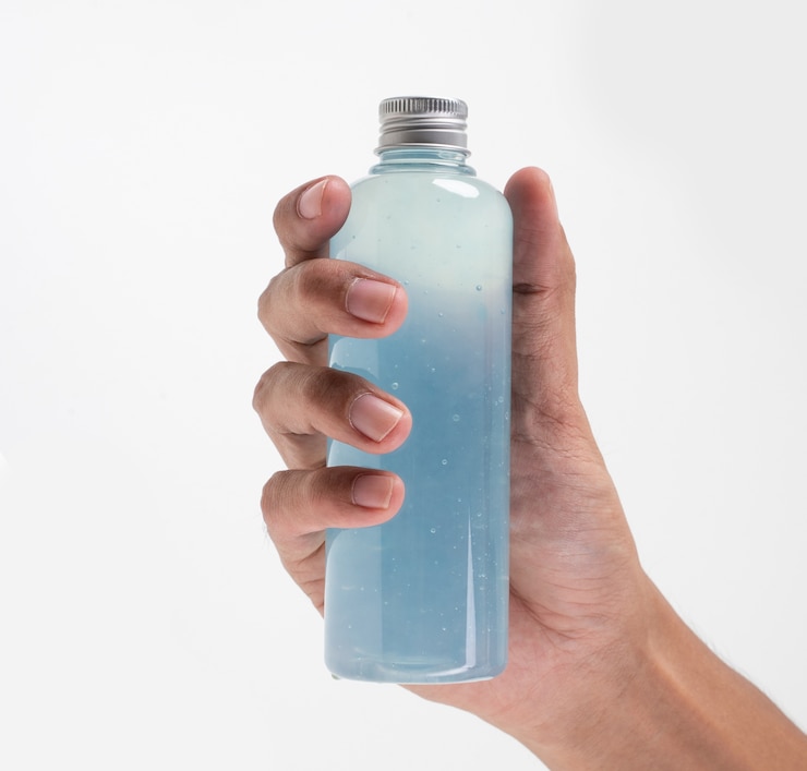 Photo hand holding beverage product on plastic bottle