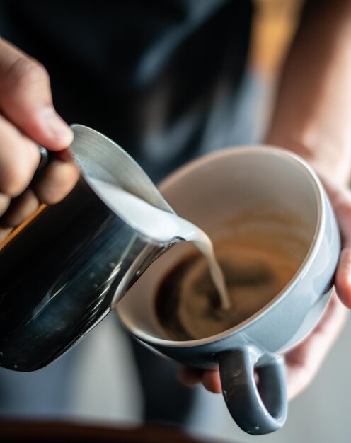 Photo hand holding coffee cup