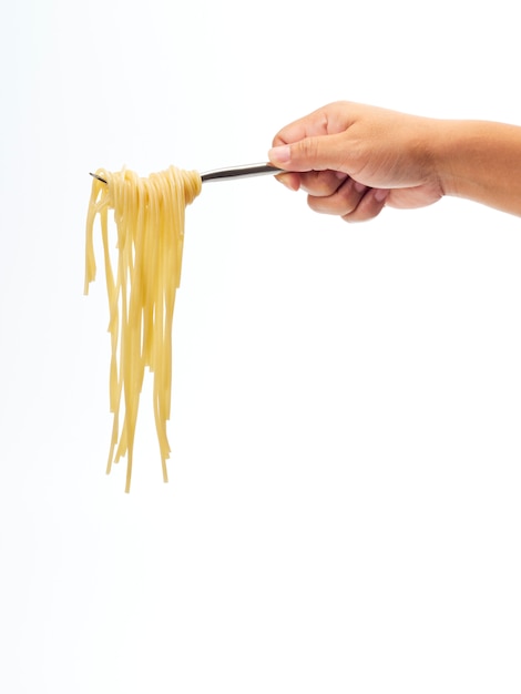 Рука держит вилку ручки рулона спагетти линии