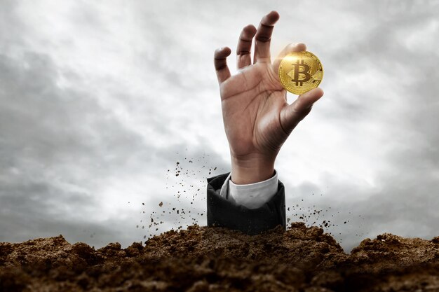 Photo hand holding golden bitcoin