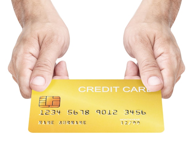 클리핑 경로와 함께  ⁇  배경에 고립 된 손으로 잡은 금색 신용 카드 모형