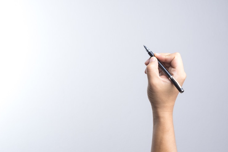 Photo hand holding a pen for signing or writing