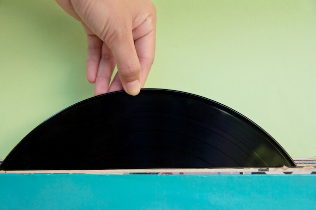 Photo hand holding a record