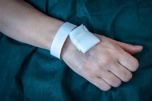 Photo hand of a hospital patient