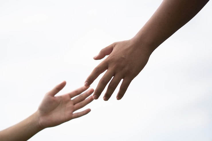 Foto hand in hand voor verbinding om de relatie te helpen