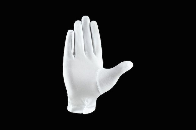 Hand in witte handschoen geïsoleerd op zwarte muur, toont stopgebaar.