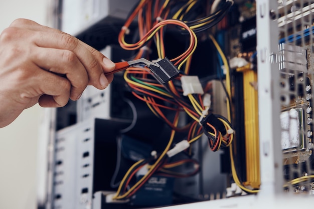 Photo hand of man working at network server