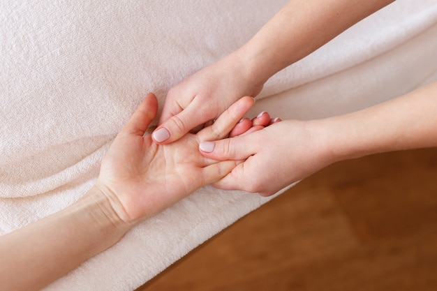 Hand massage in the beauty salon