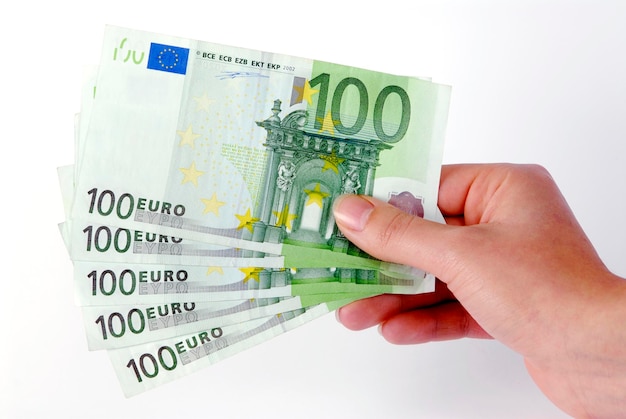 Hand met 500 EUR collegegeld