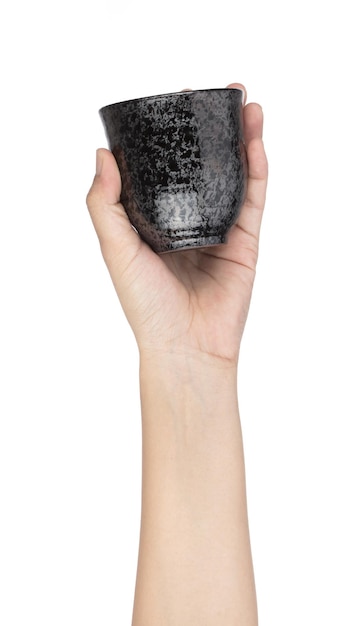 Hand met Black of tea cup geïsoleerd op een witte achtergrond