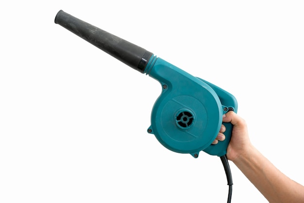 Hand met blower isoleren op witte achtergrond