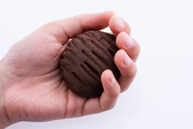 Hand met een koekje