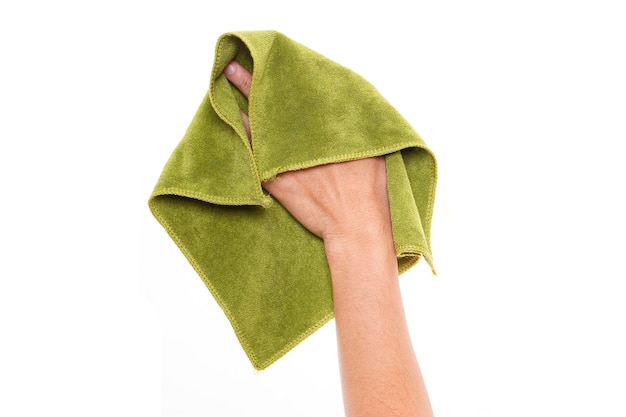 Hand met groene stofdoek microfiber doek gebruikt voor het reinigen van geïsoleerd op een witte achtergrond